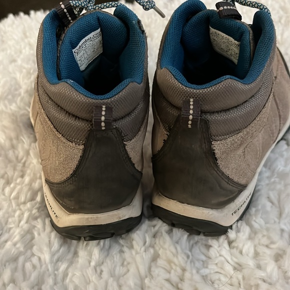 Columbia women’s hiking boots - Picture 2 of 4